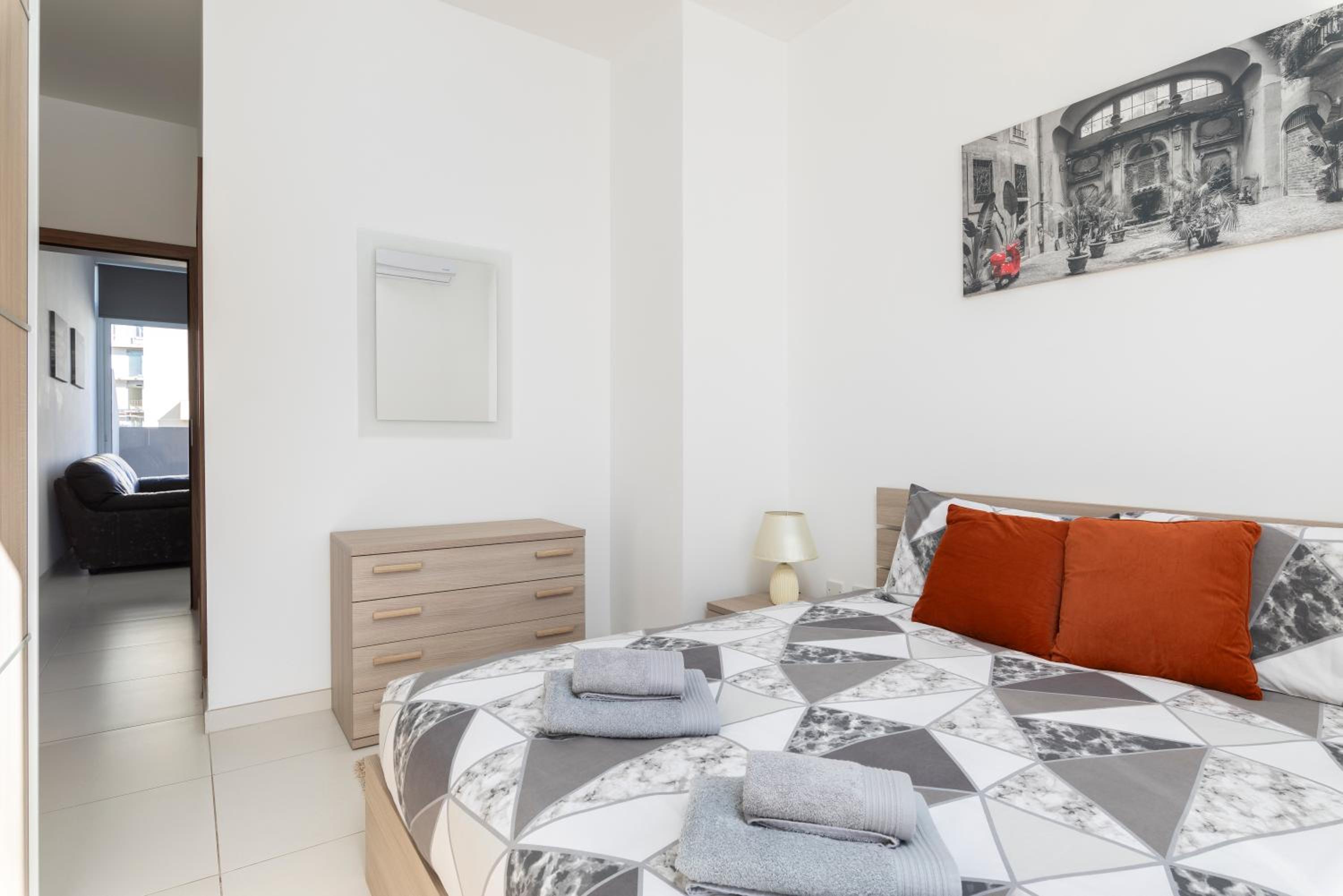 Spacious & Stylish 3BR Penthouse With Large Terrace - Close to Spinola Bay photo 4