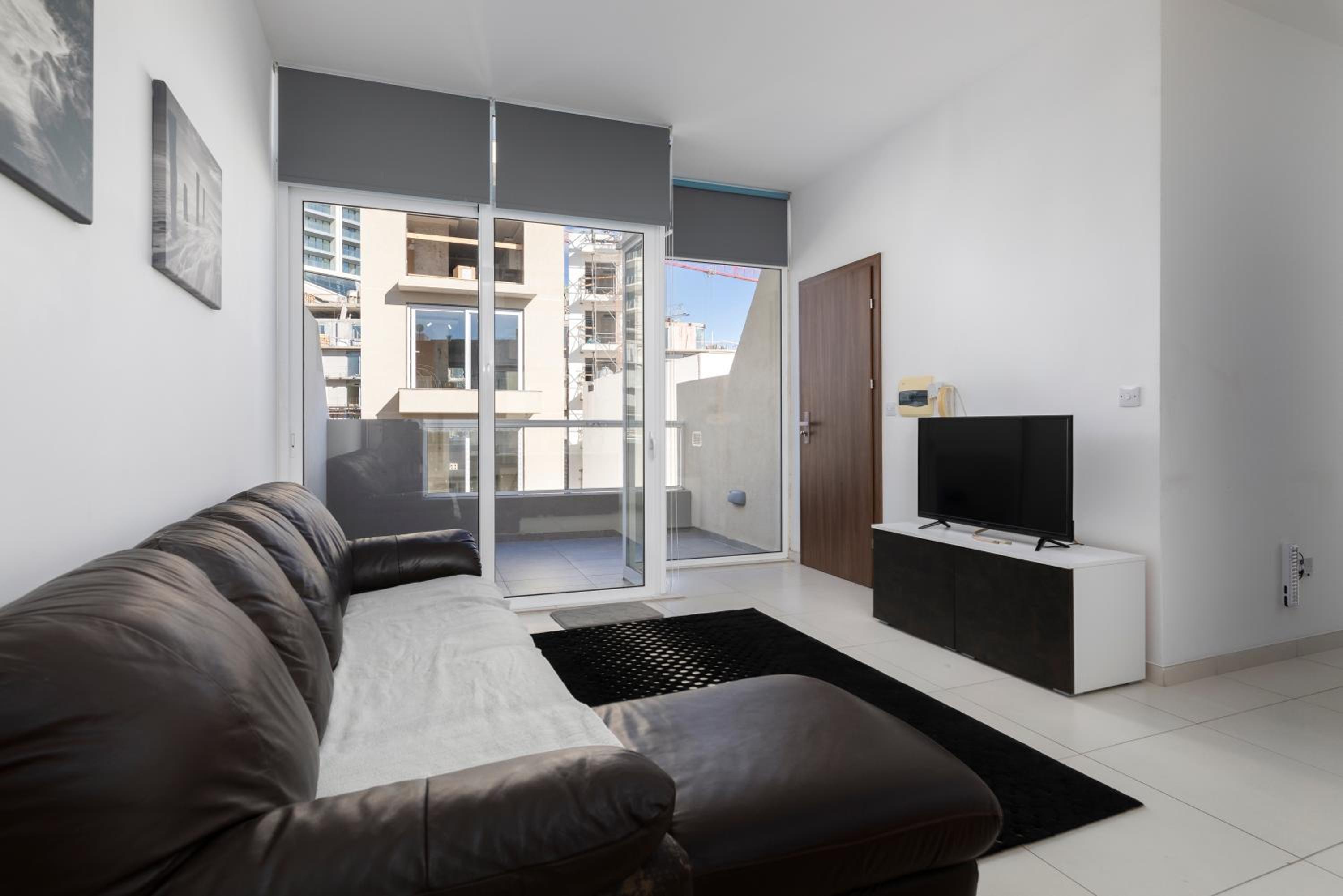 Spacious & Stylish 3BR Penthouse With Large Terrace - Close to Spinola Bay photo 2