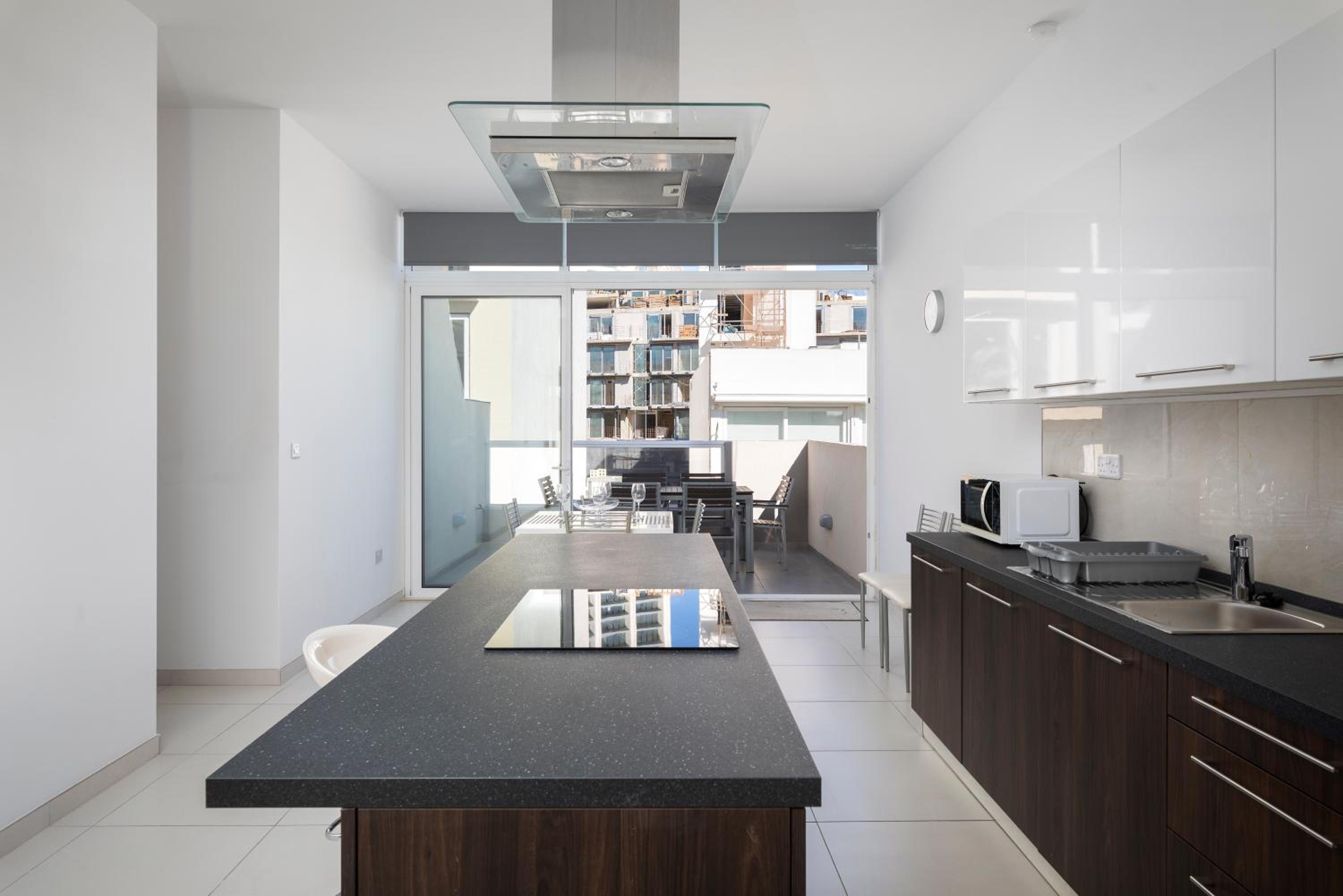 Spacious & Stylish 3BR Penthouse With Large Terrace - Close to Spinola Bay photo 5