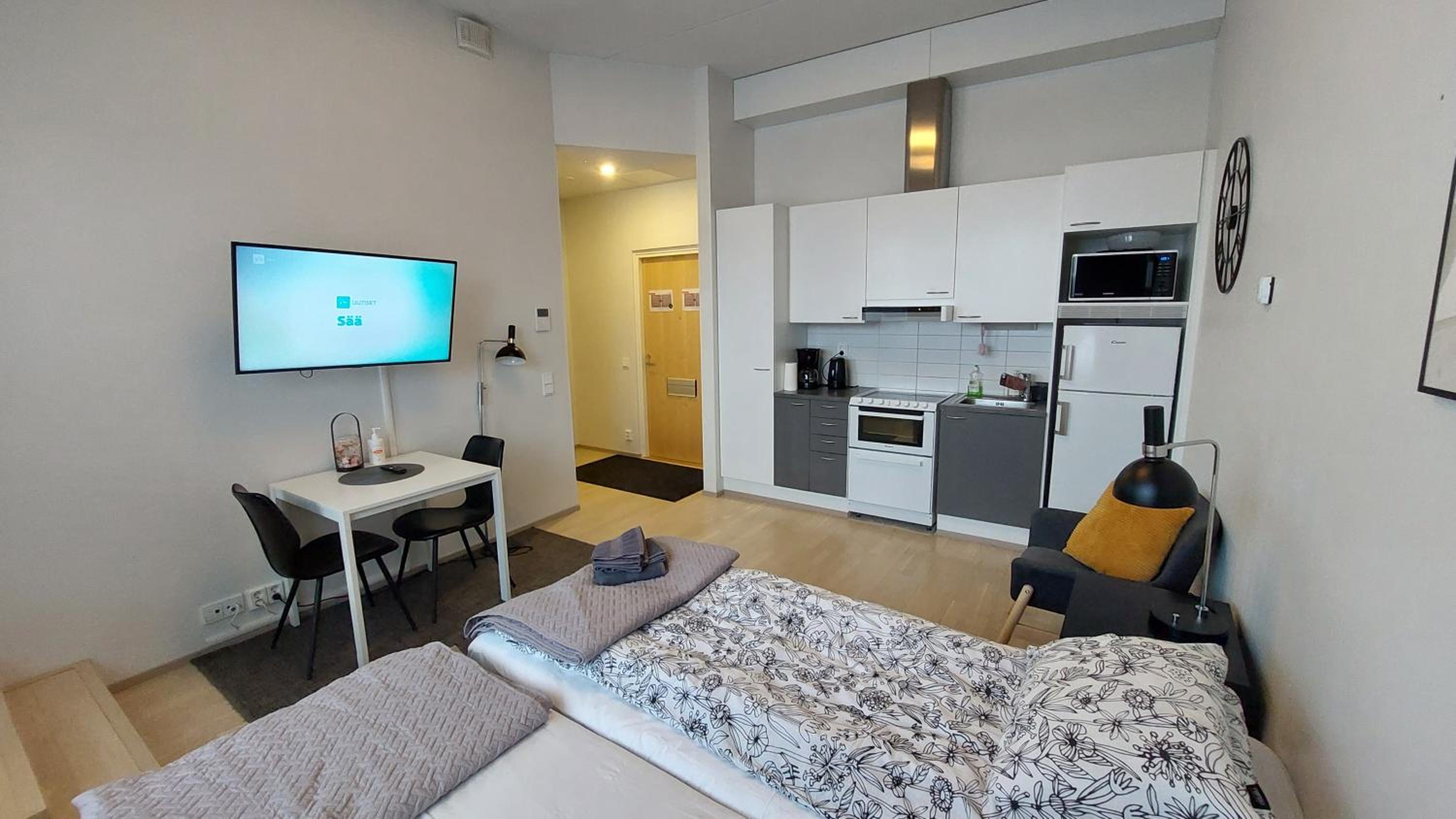 Top location city center studio with balcony and free parking Kotimaailma Apartments view 2