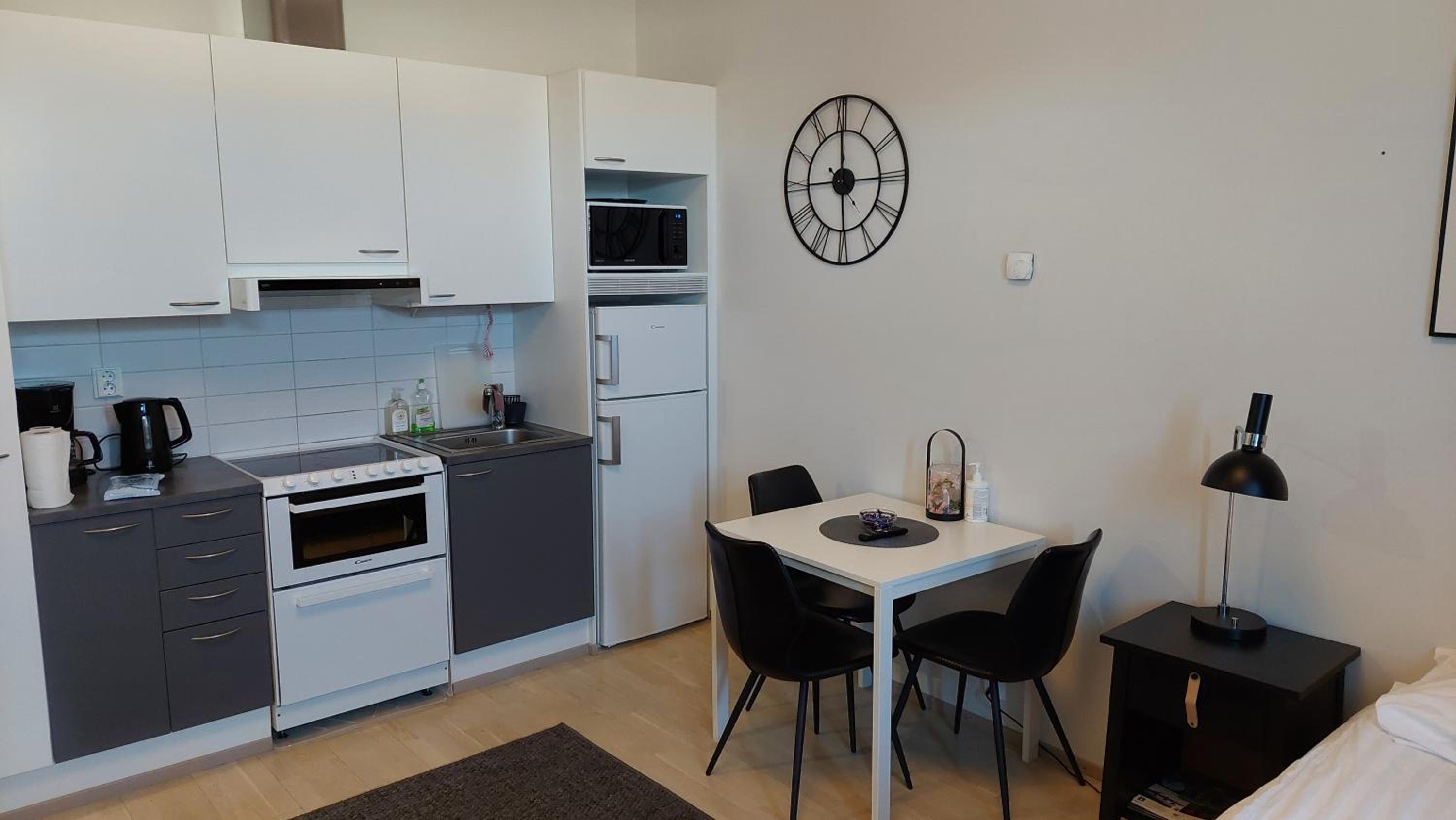 Top location city center studio with balcony and free parking Kotimaailma Apartments view 5