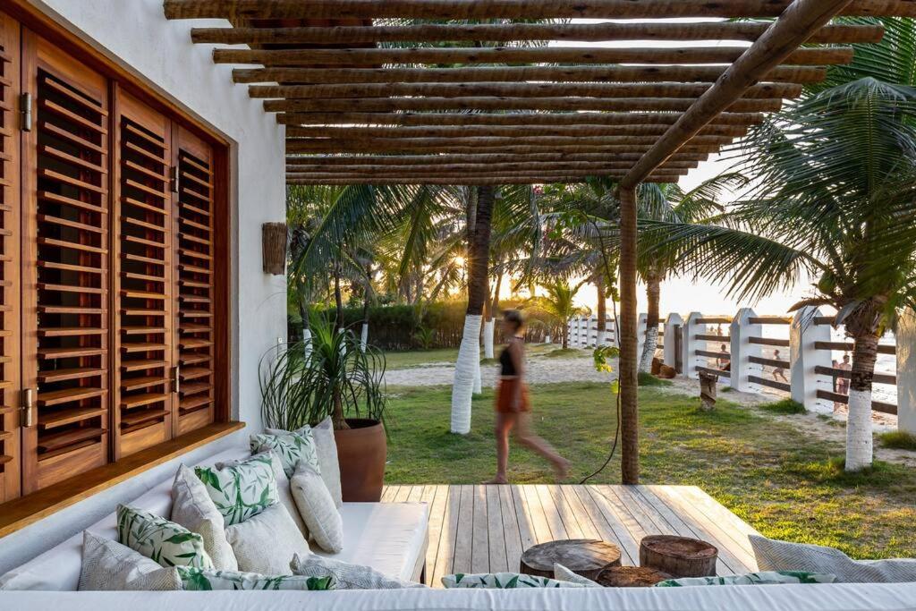 Beachfront 7-bedroom Villa in Taiba - Kitesurfing Paradise