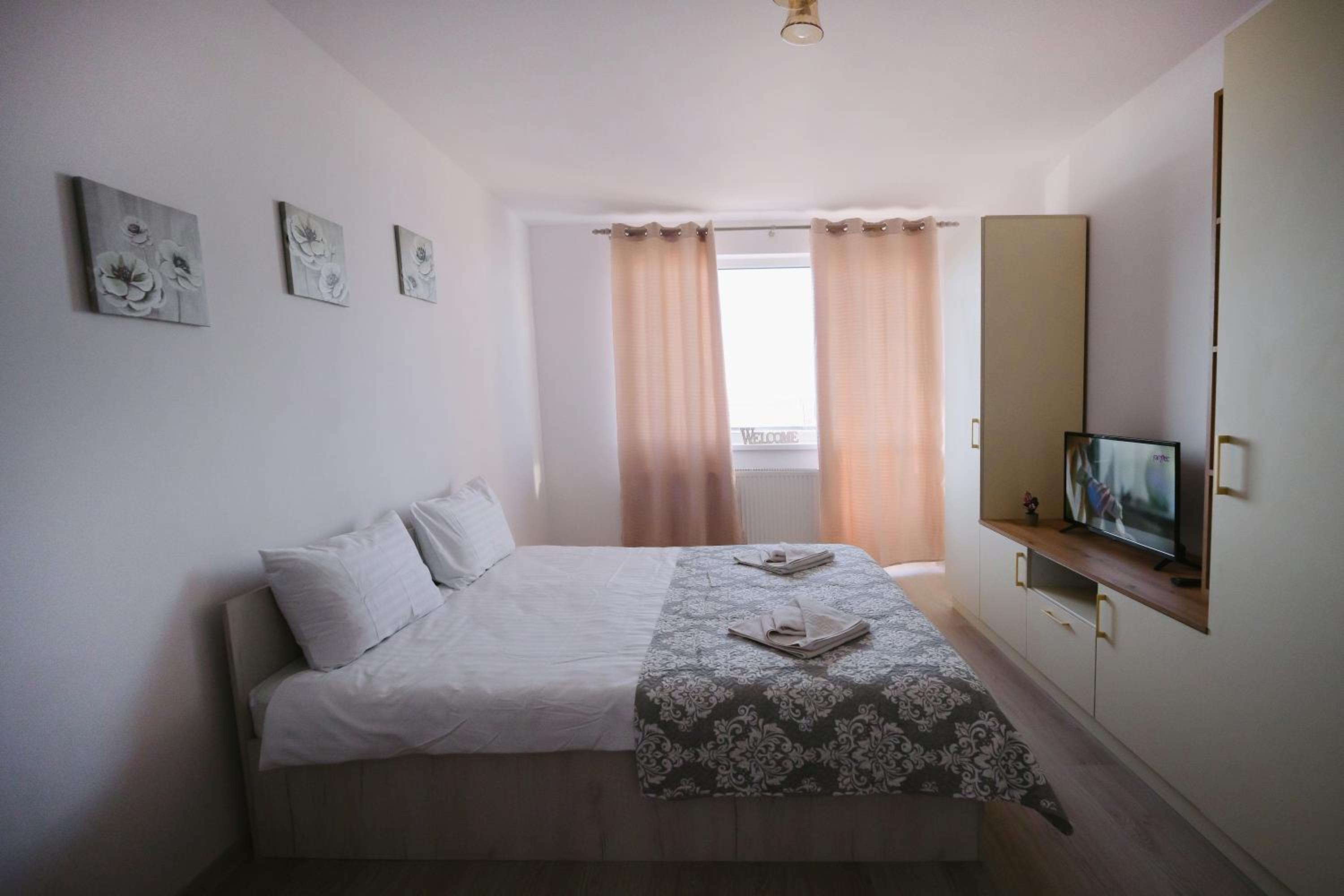 Spring Apartment - Mall Coresi view 5
