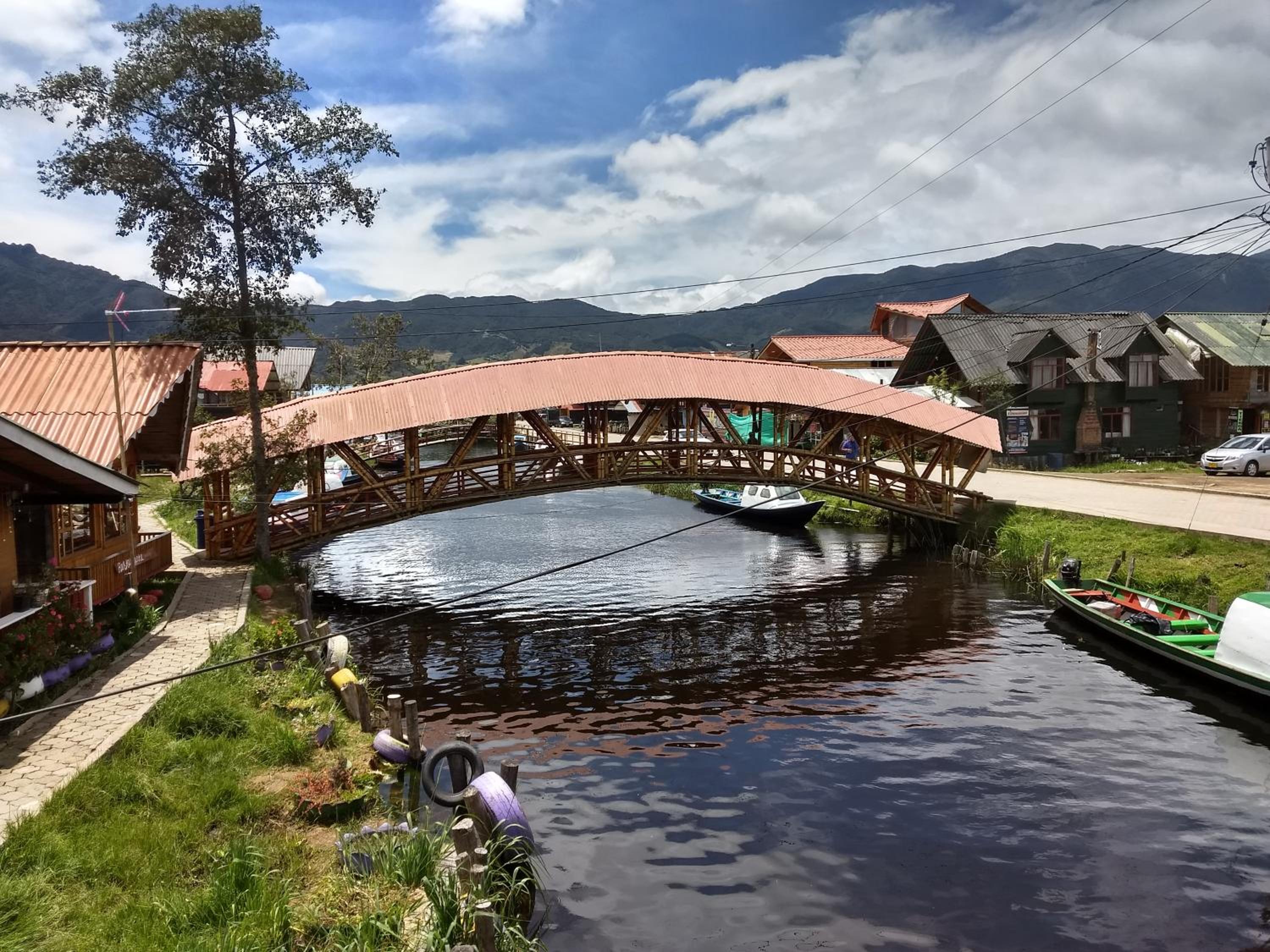 CASA LA KOCHA, Cabin, Hostal en la Laguna de la Cocha