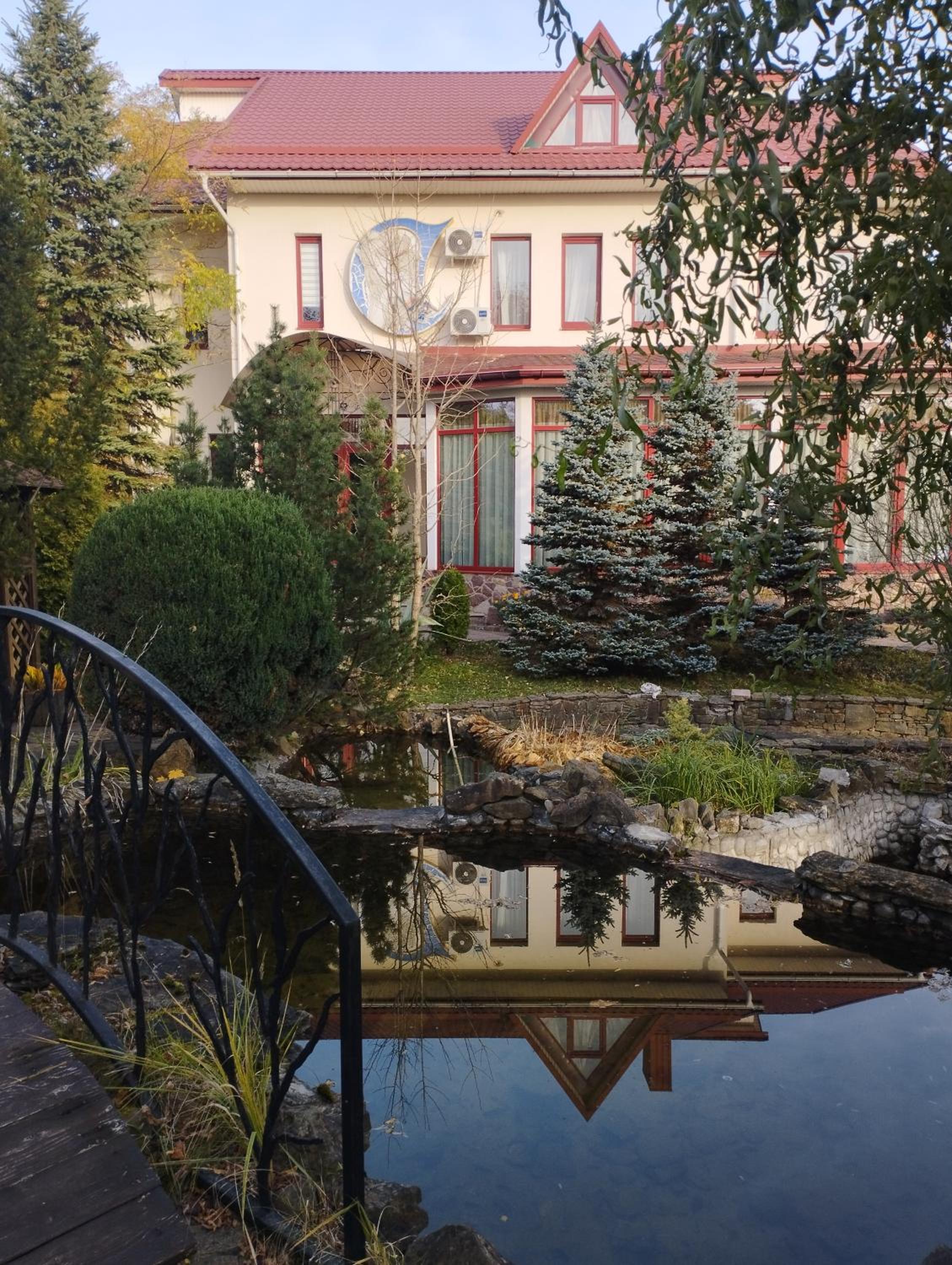 Hotel Sofiivka view 2