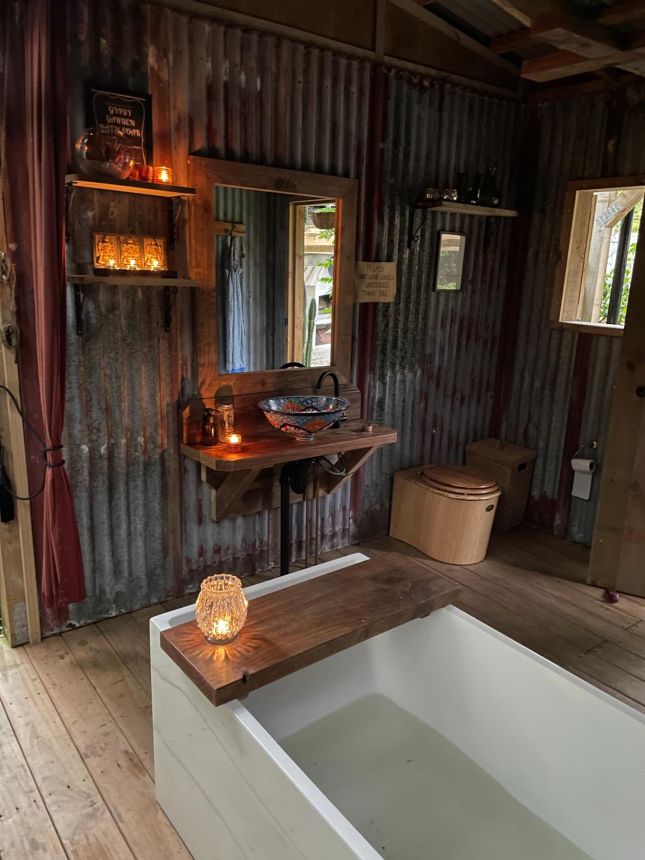 The kauri Tree Pod - Off Grid Experience view 4