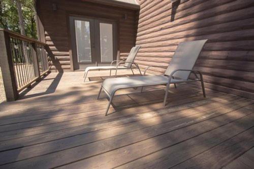 4BR/3Bth family cabin with a hot tub, sleeps 14 view 3