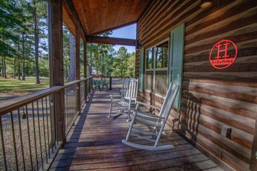 4BR/3Bth family cabin with a hot tub, sleeps 14 view 4