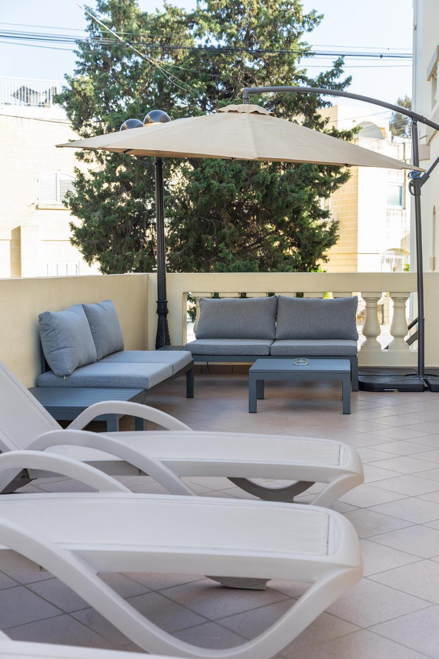 Hotel Villa in St Julian's with Private Pool by ArcoBnb - Image 1