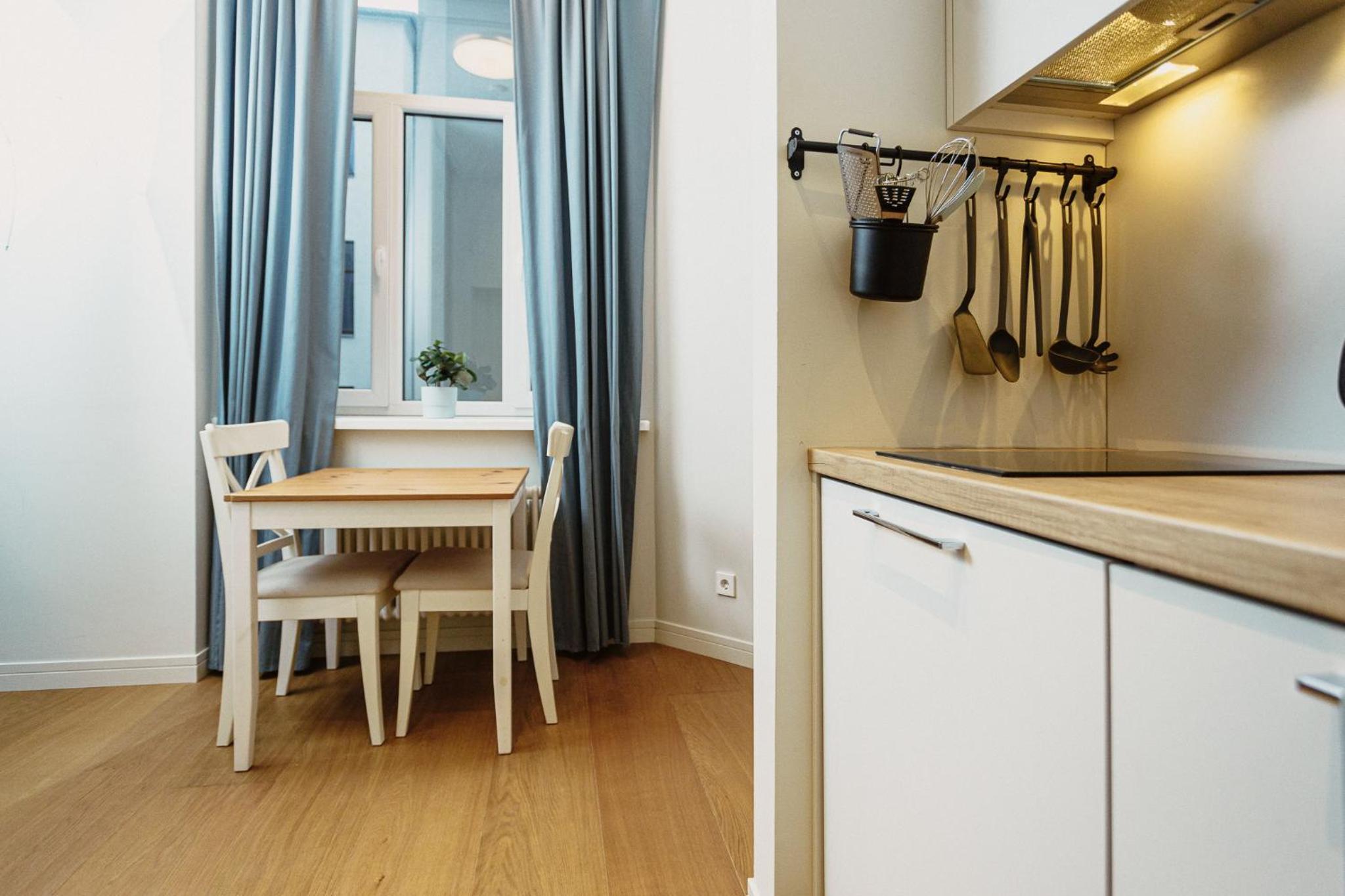 Stylish Central Apartment - 5 mins to Old Town view 4