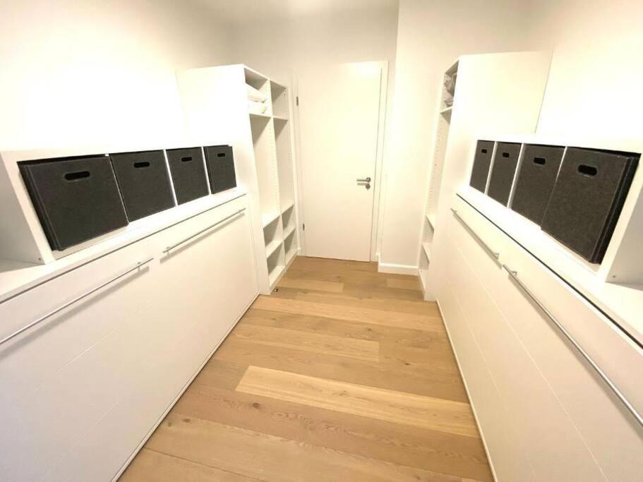 Luxury 2 bedrooms family flat in center w. Parking