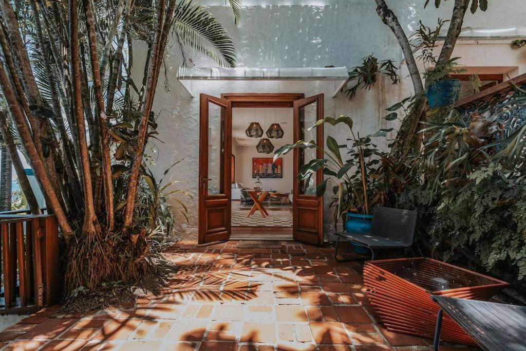 Tropical Escape Next to Leblon (Villa Elis Regina)