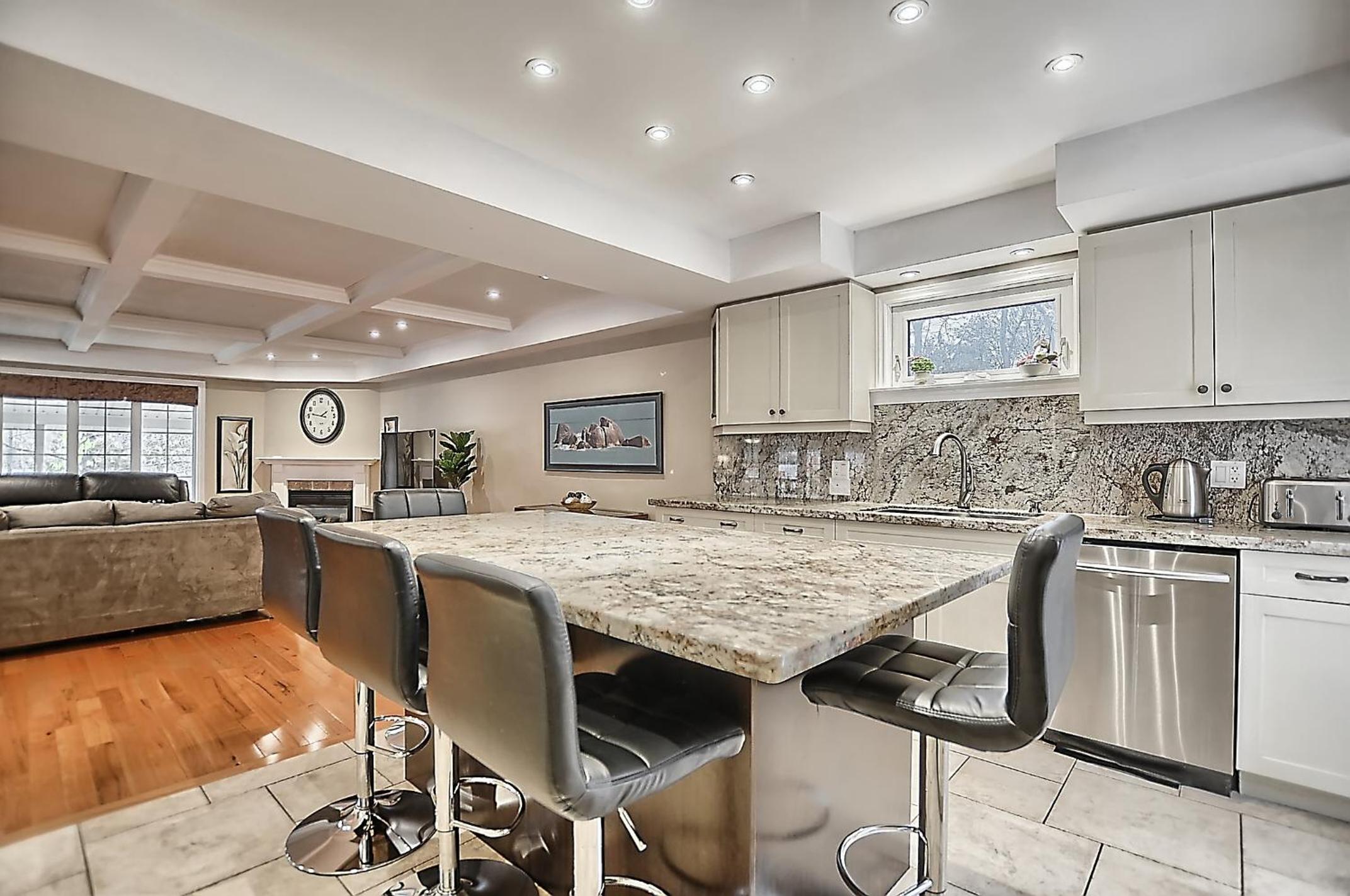 6 Bedroom Executive Cottage near Innisfil Beach Park