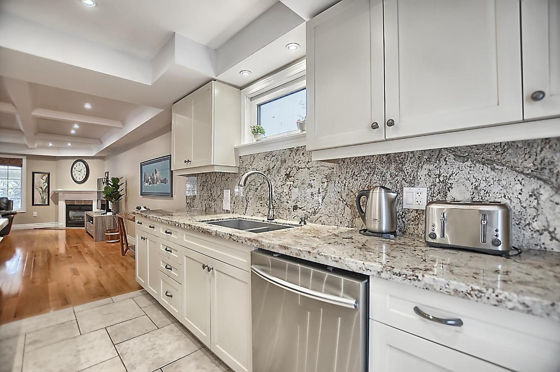 6 Bedroom Executive Cottage near Innisfil Beach Park