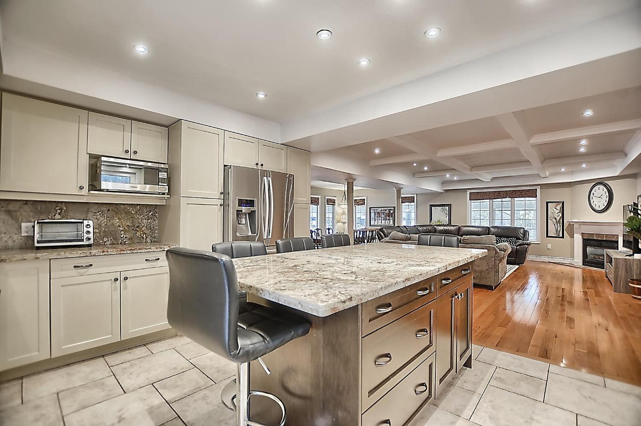6 Bedroom Executive Cottage near Innisfil Beach Park