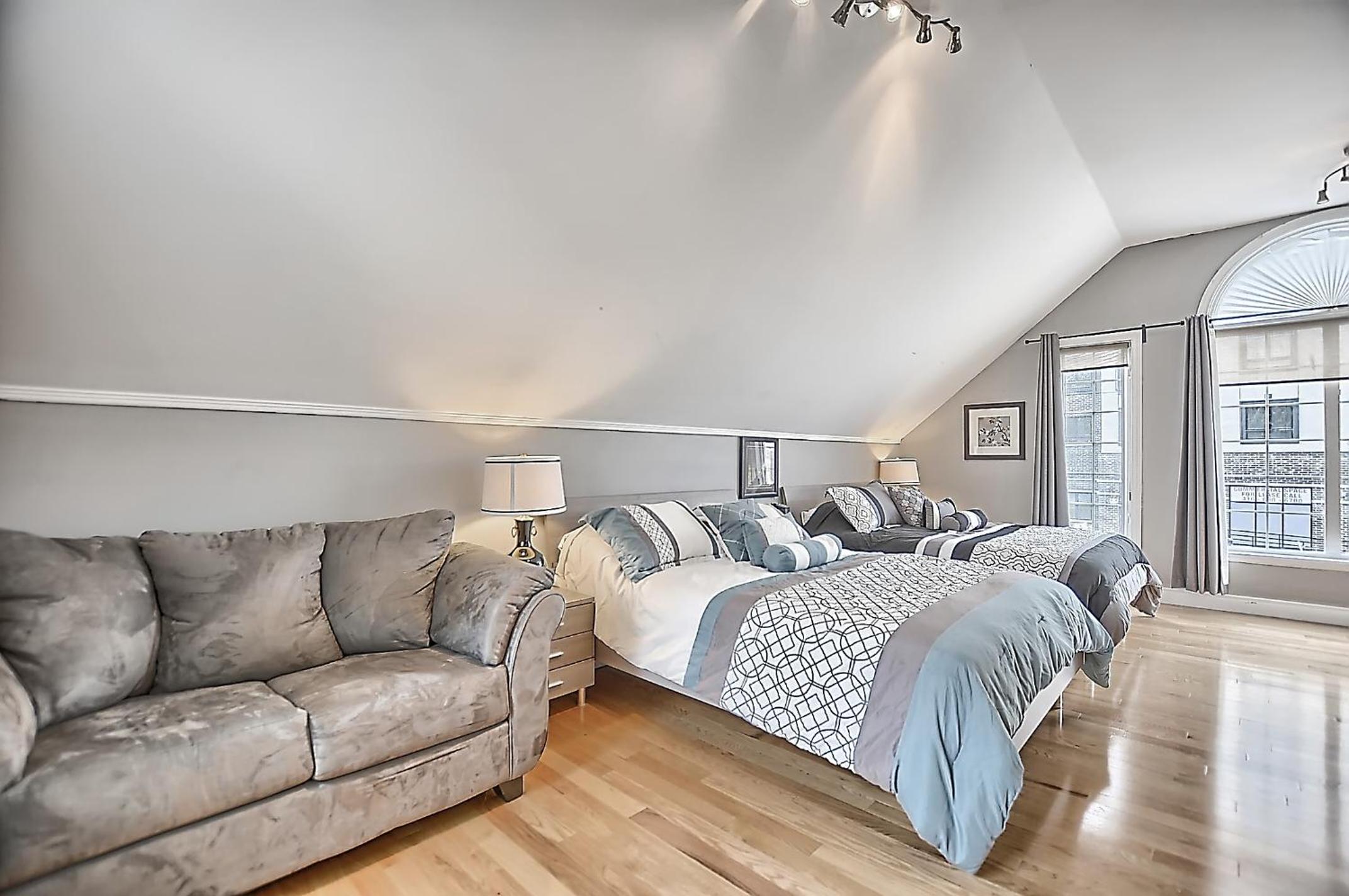 6 Bedroom Executive Cottage near Innisfil Beach Park