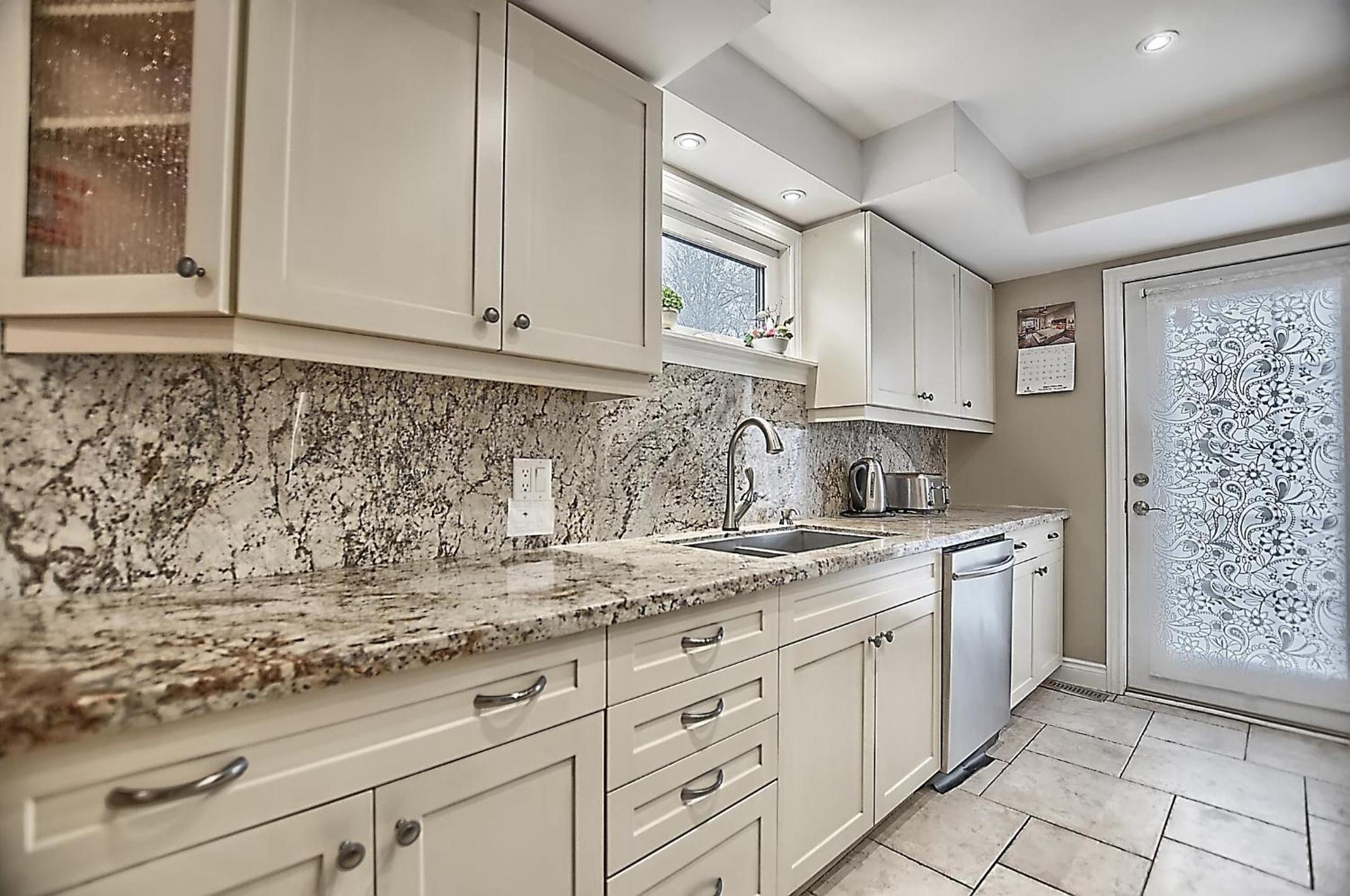 6 Bedroom Executive Cottage near Innisfil Beach Park