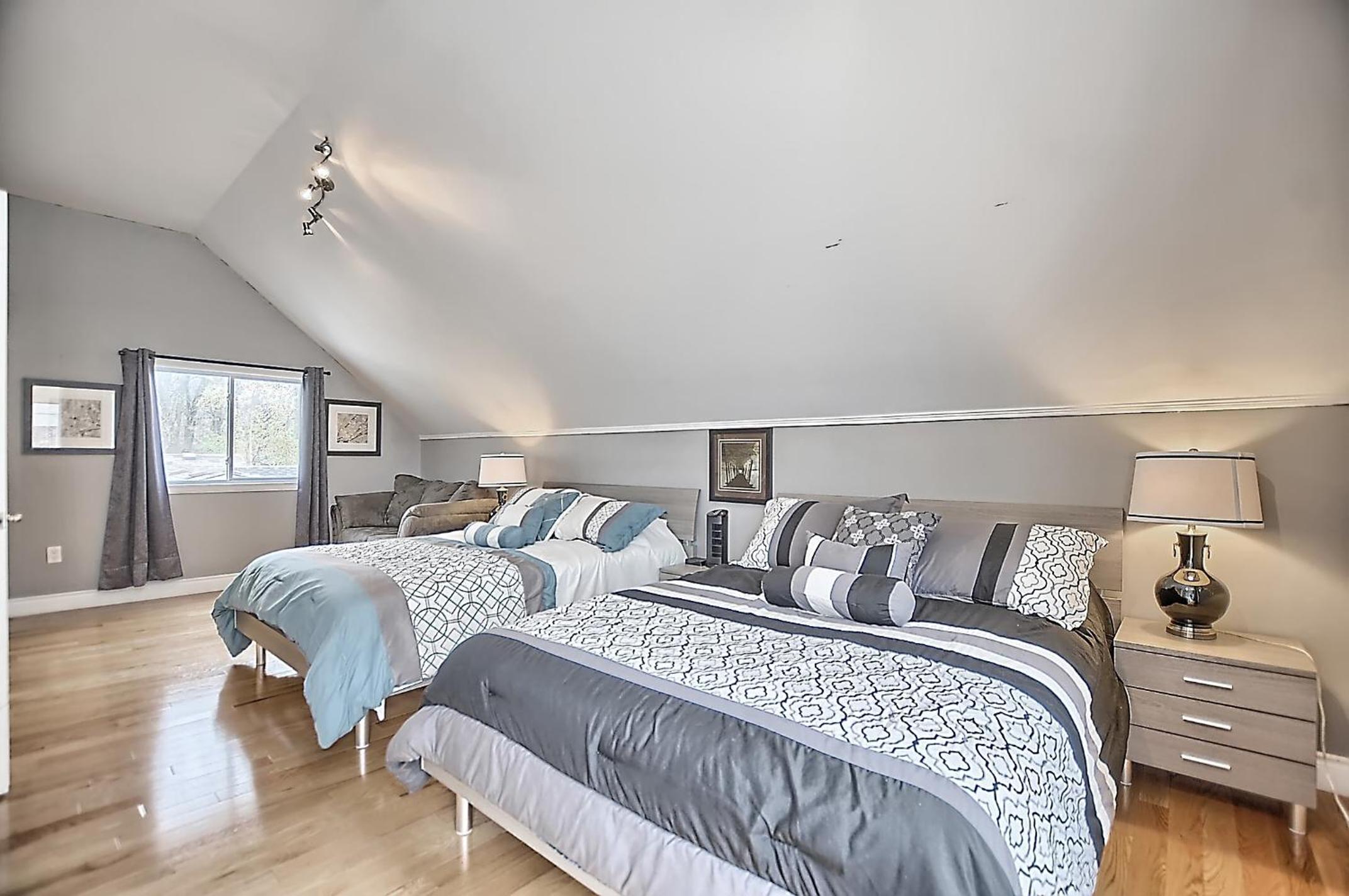 6 Bedroom Executive Cottage near Innisfil Beach Park