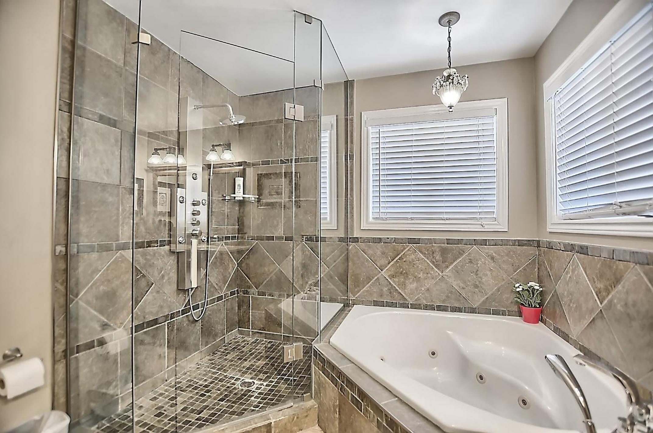 6 Bedroom Executive Cottage near Innisfil Beach Park