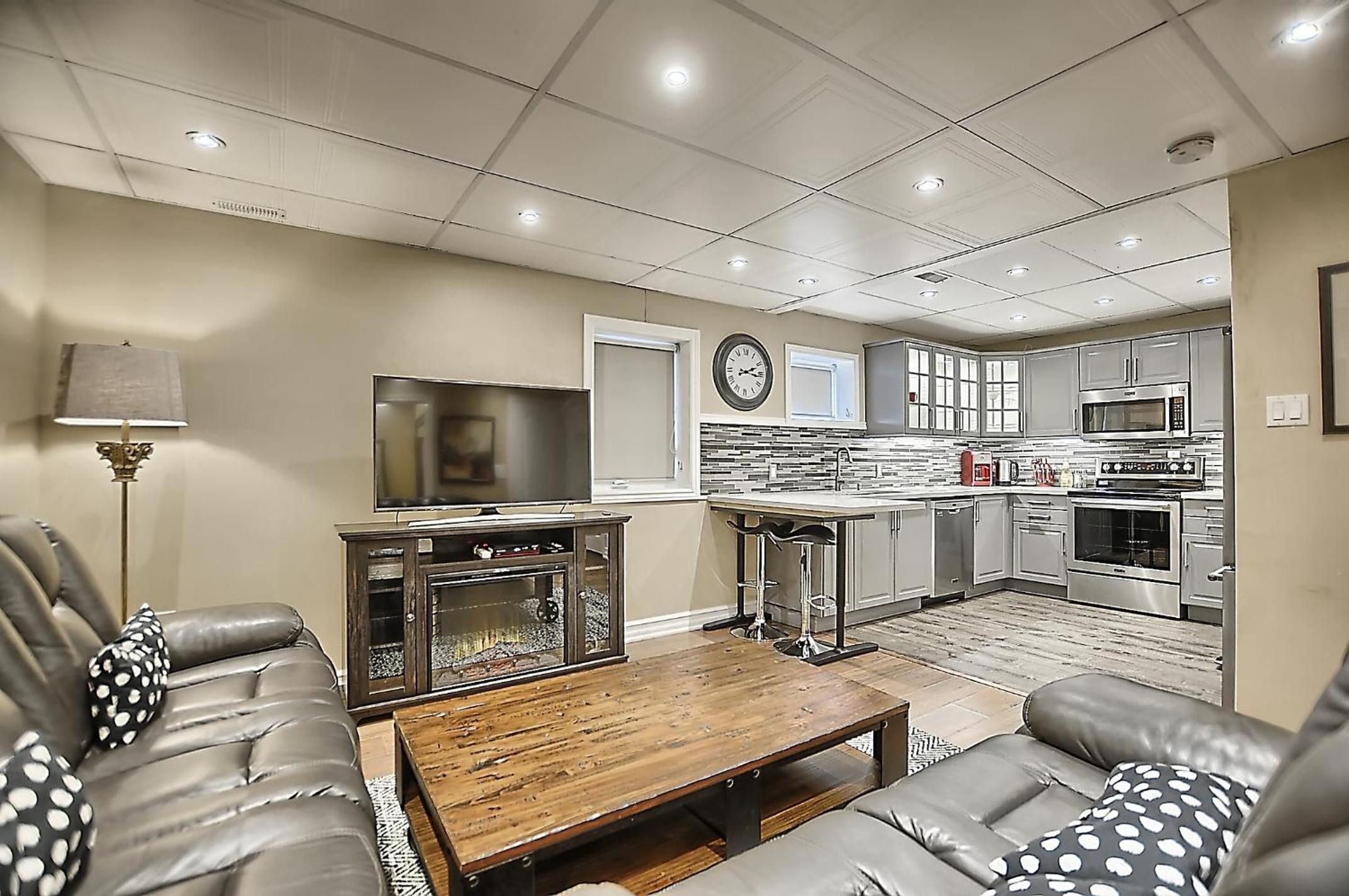 6 Bedroom Executive Cottage near Innisfil Beach Park