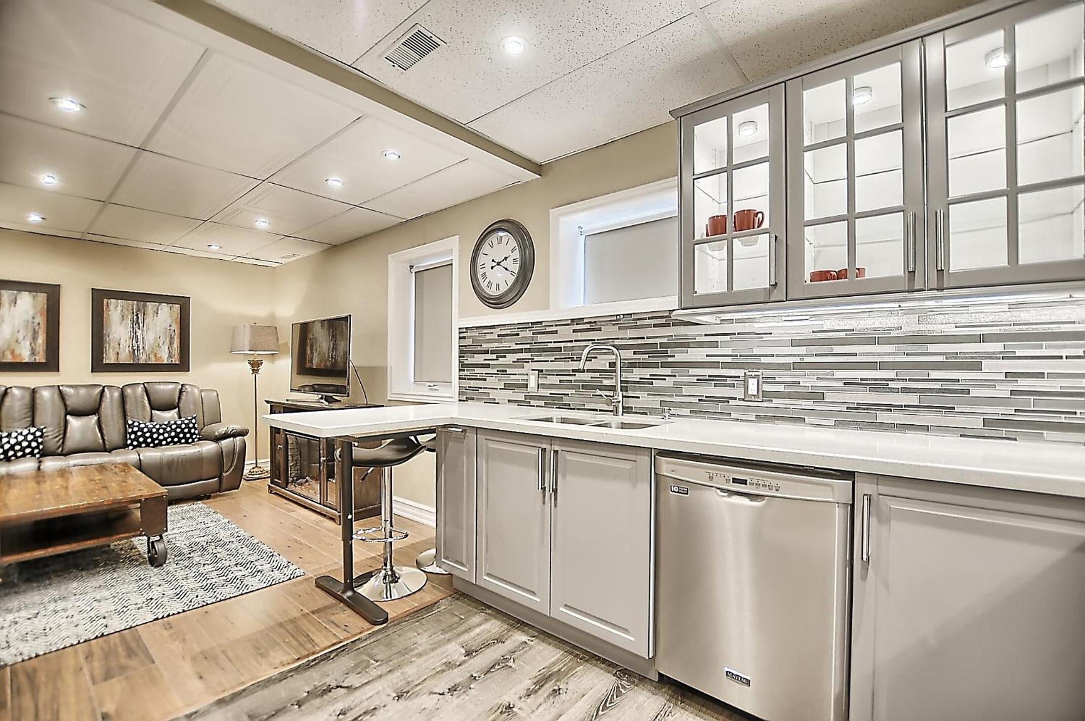 6 Bedroom Executive Cottage near Innisfil Beach Park