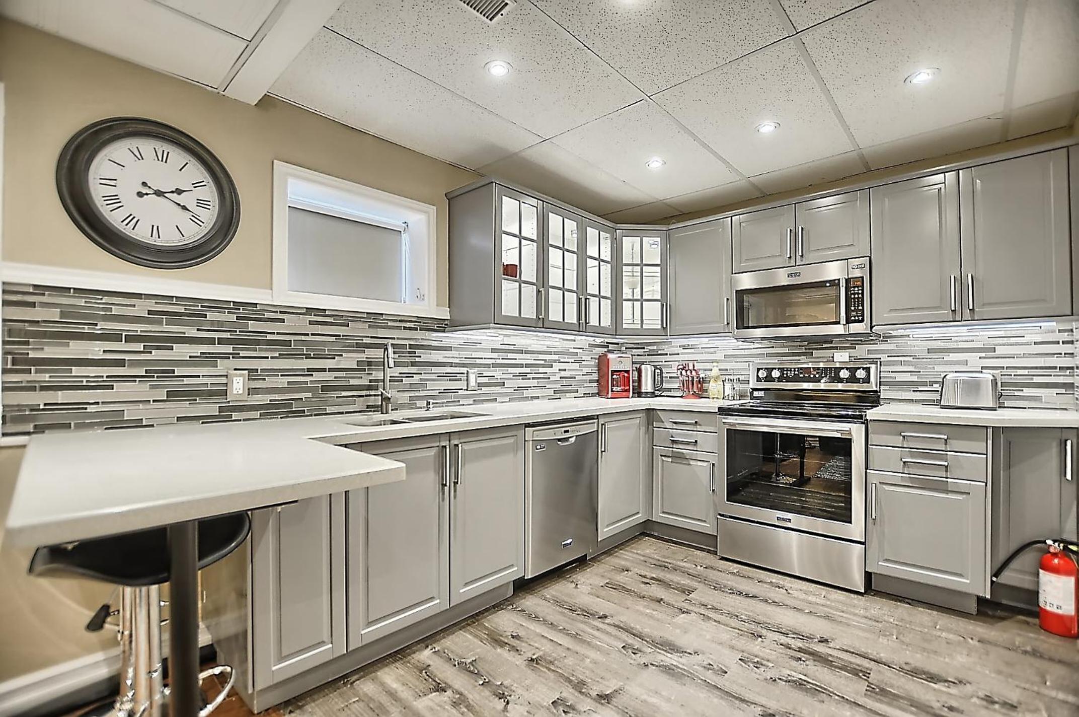 6 Bedroom Executive Cottage near Innisfil Beach Park