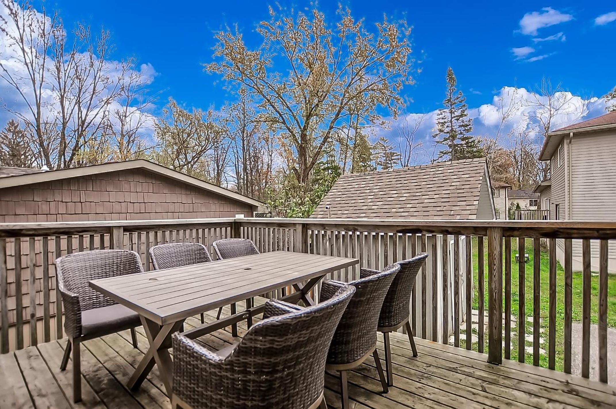 6 Bedroom Executive Cottage near Innisfil Beach Park