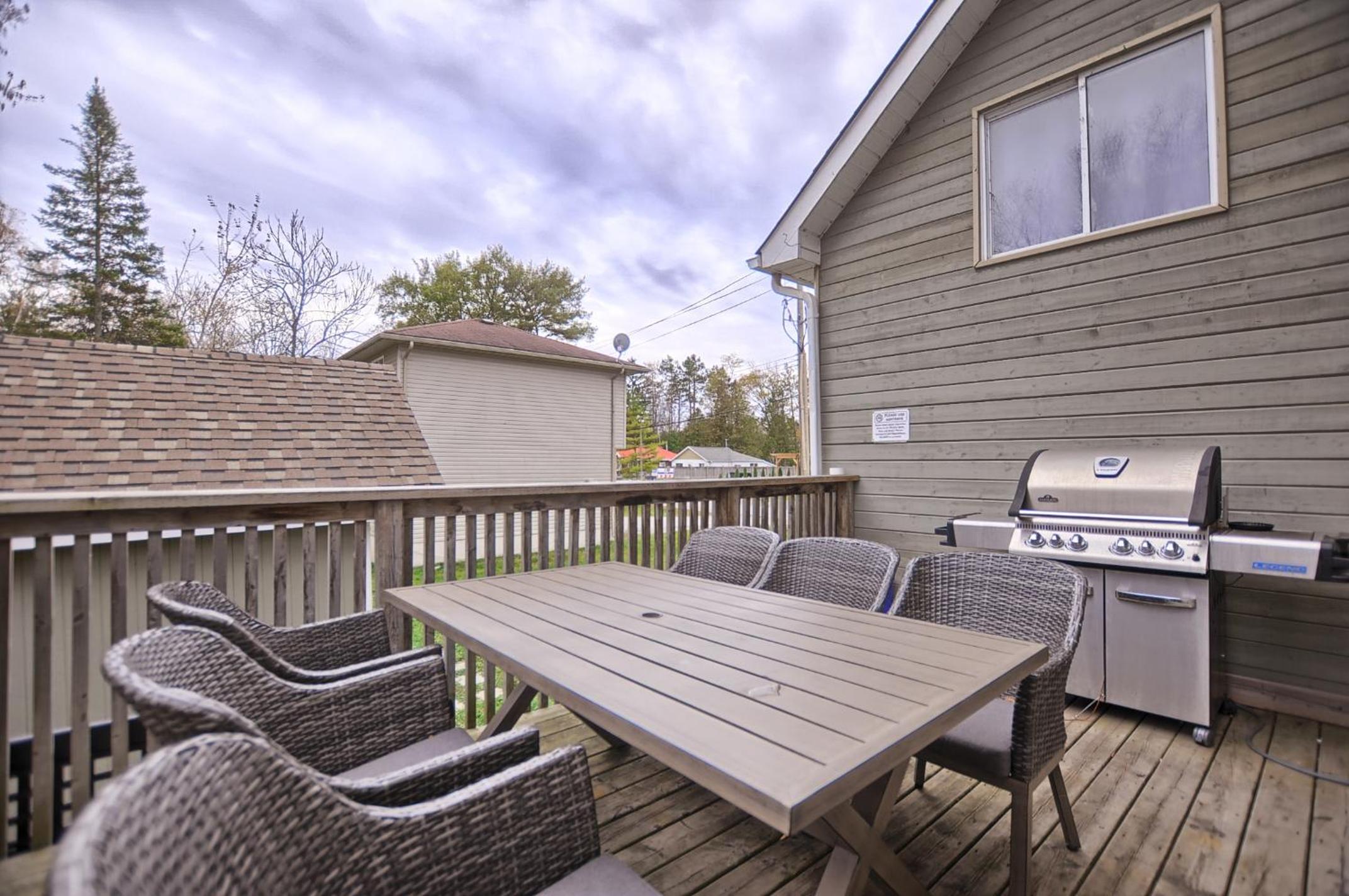 6 Bedroom Executive Cottage near Innisfil Beach Park