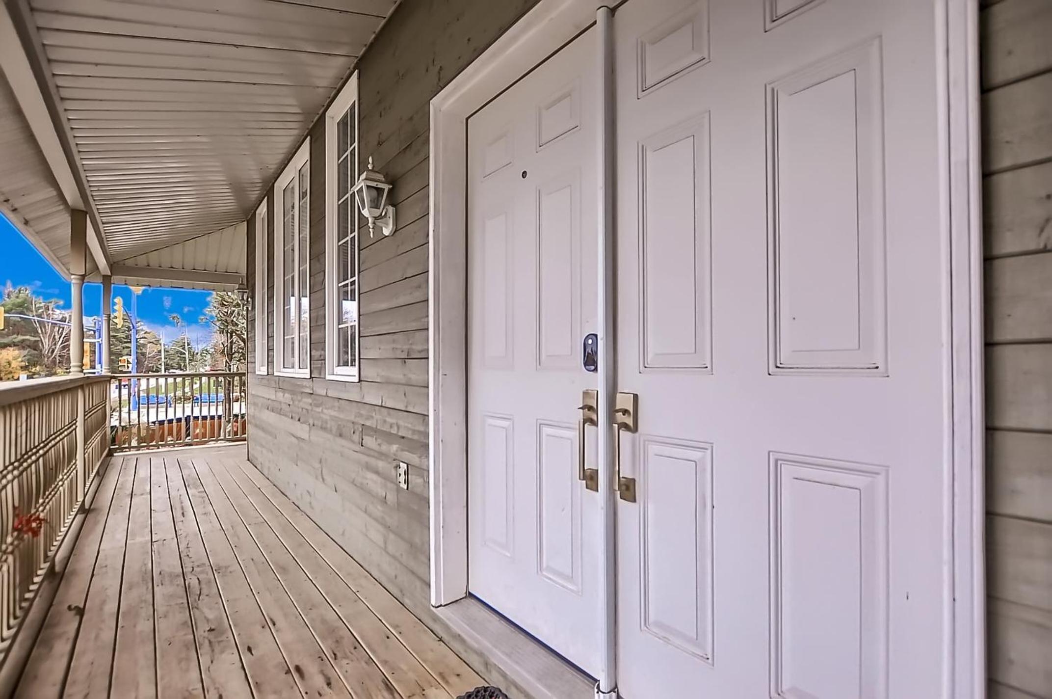 6 Bedroom Executive Cottage near Innisfil Beach Park