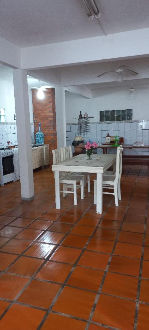 Casa Barra Velha, 3 quartos, 3 banheiros, até 8 pessoas