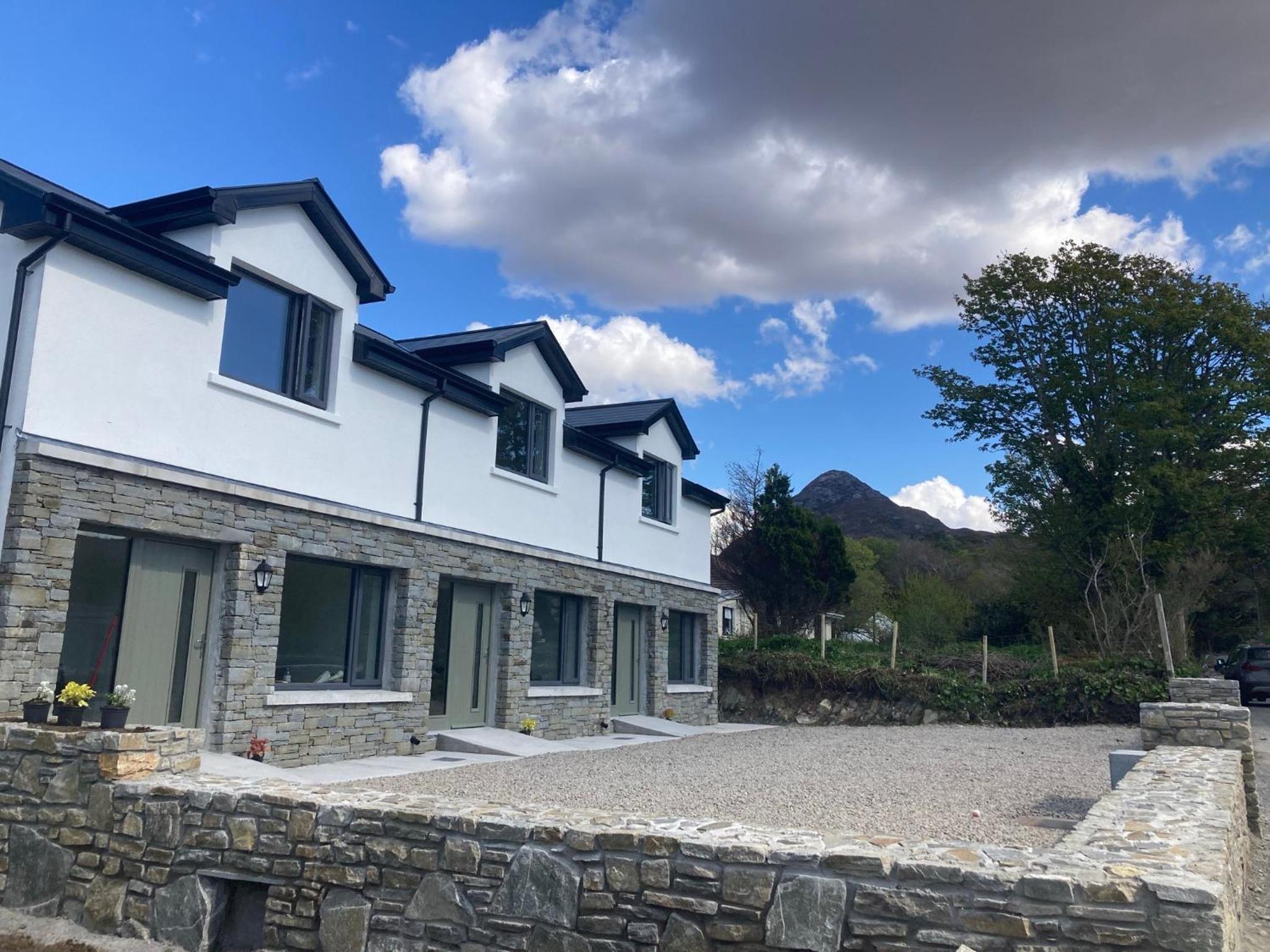 Luxury 3 Bed Townhouse Letterfrack Village Connemara National Park