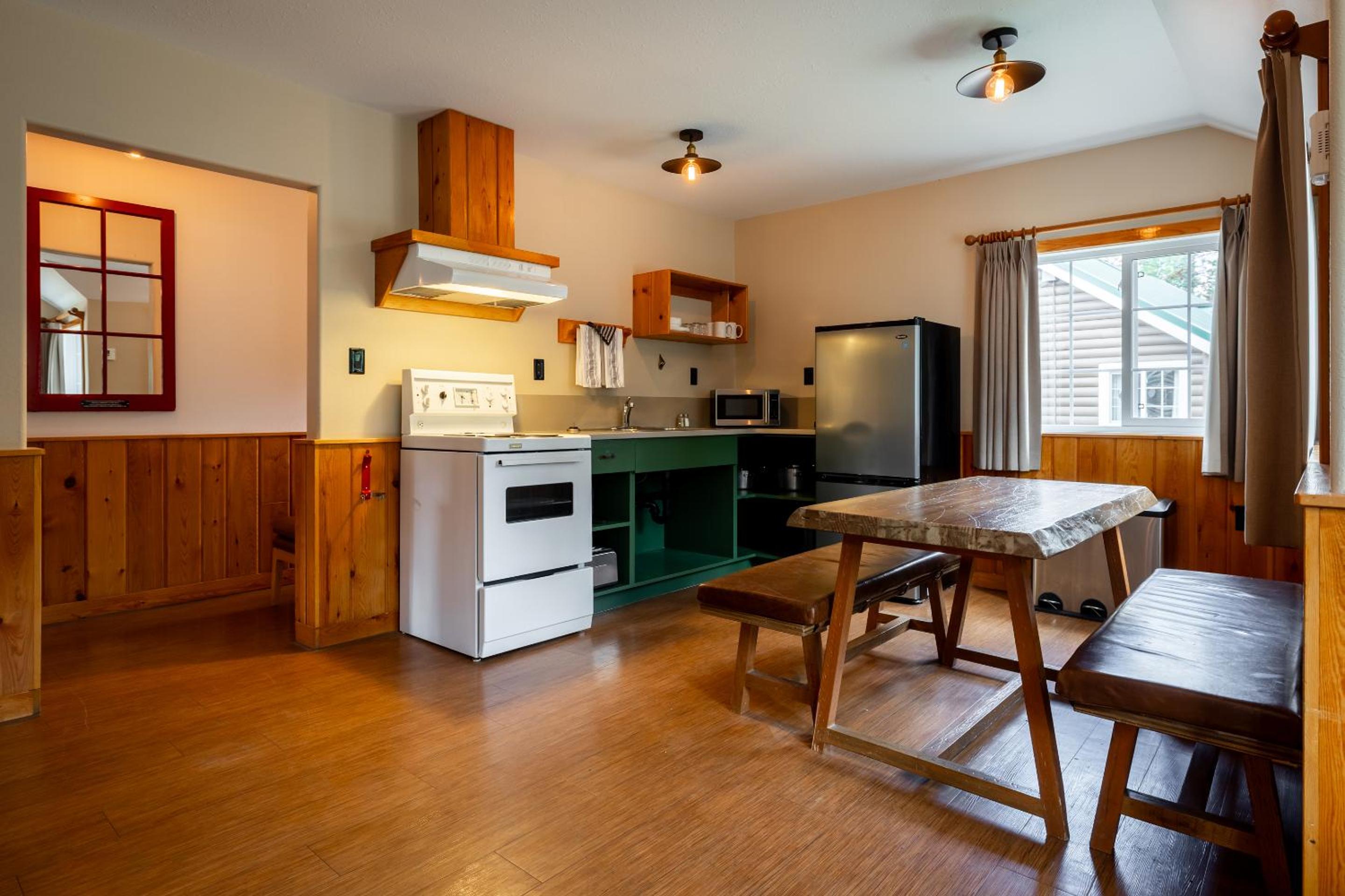 Jasper Vacations - Pine Bungalows - Property Image 5