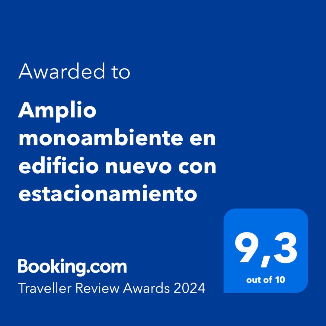 Amplio monoambiente en edificio moderno