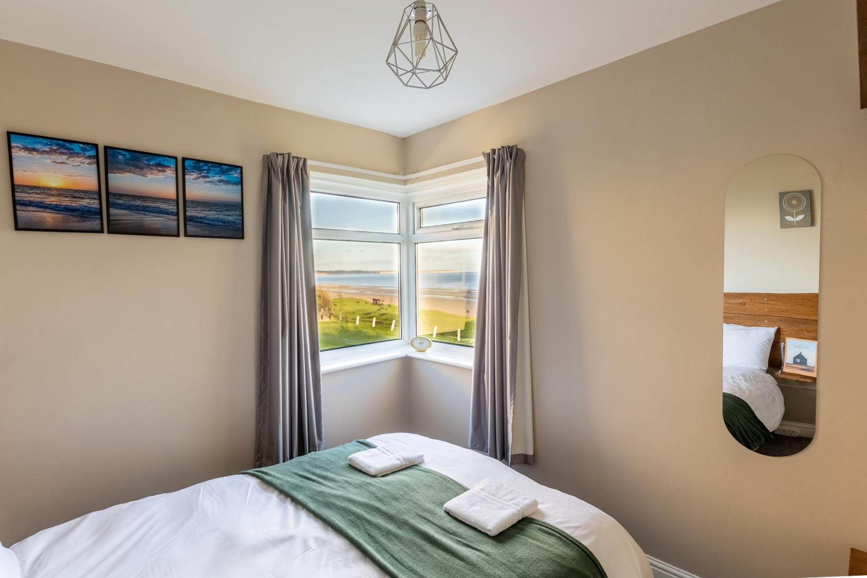 SEA VIEW - First Floor 3 bed apartment looking over Bridlington North Beach view 2