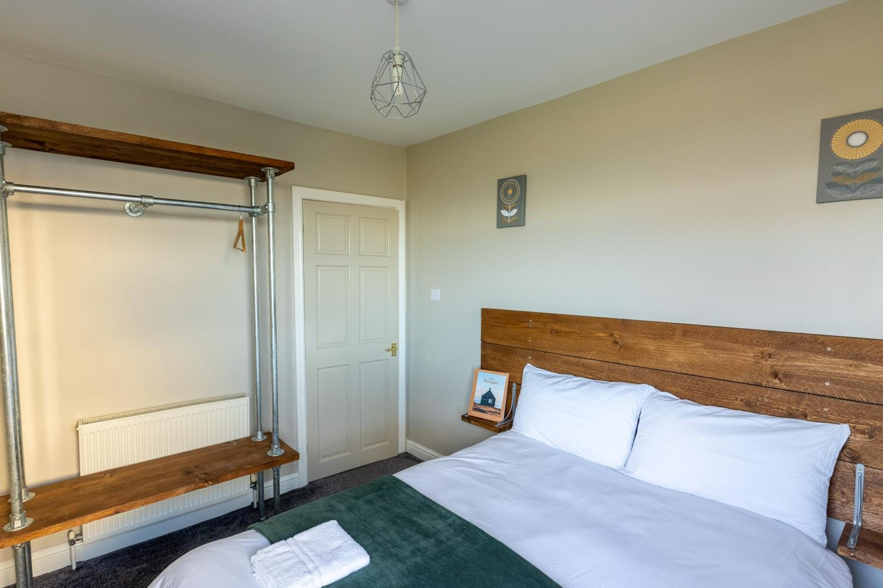 SEA VIEW - First Floor 3 bed apartment looking over Bridlington North Beach view 5