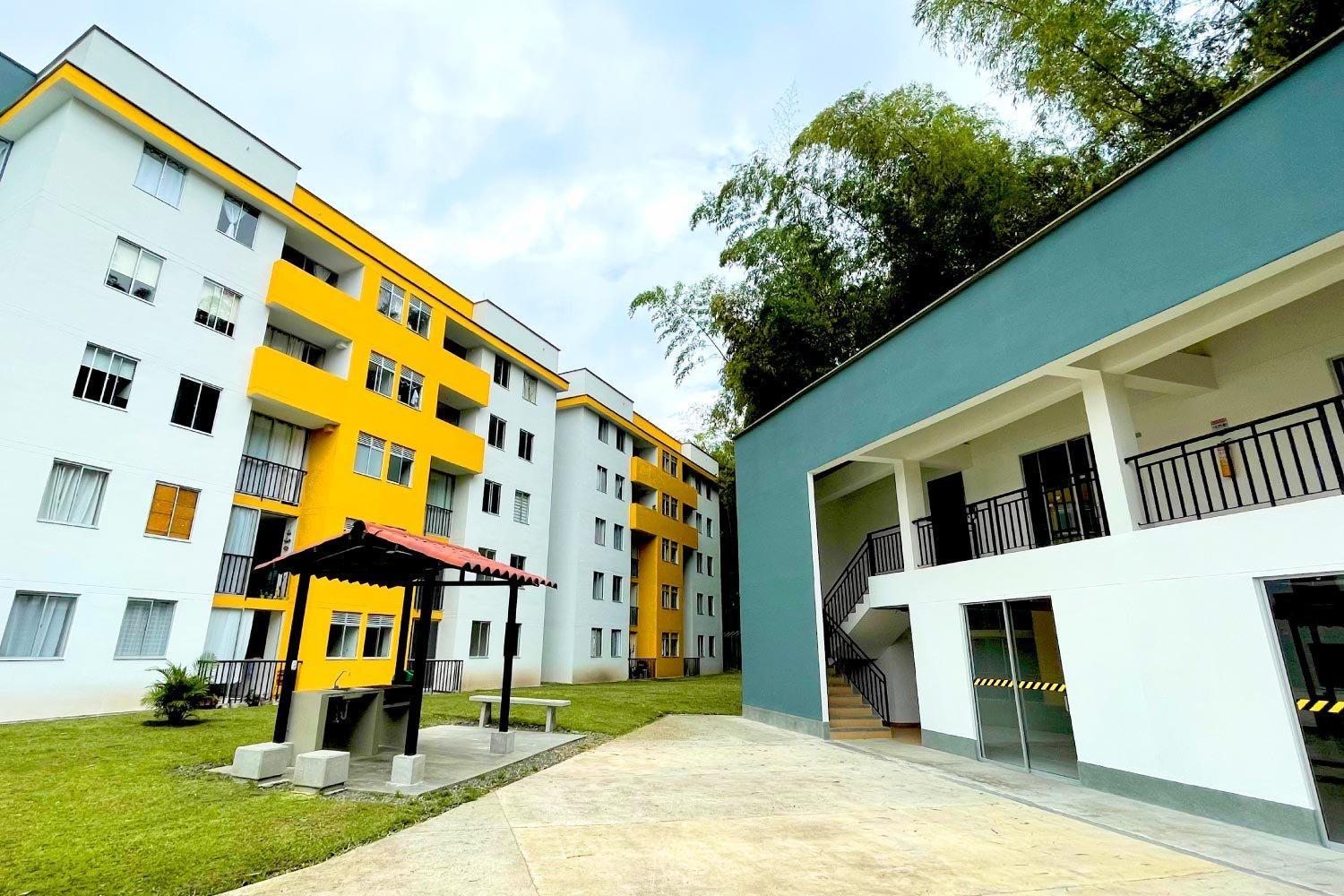 Moderno Apartamento Primer Piso Cerca de Pereira
