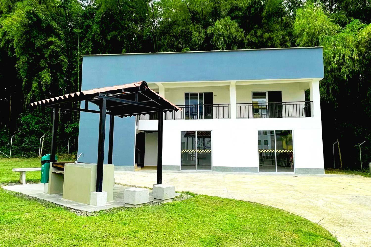 Moderno Apartamento Primer Piso Cerca de Pereira