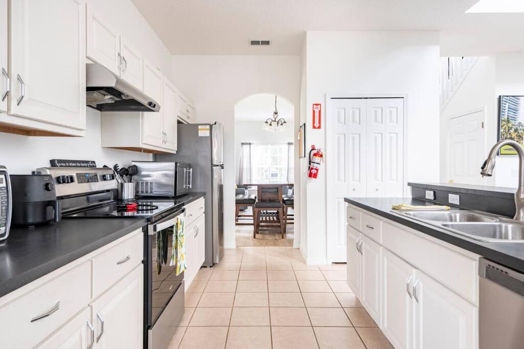 Comfortable House with hot tub close to Disney view 5