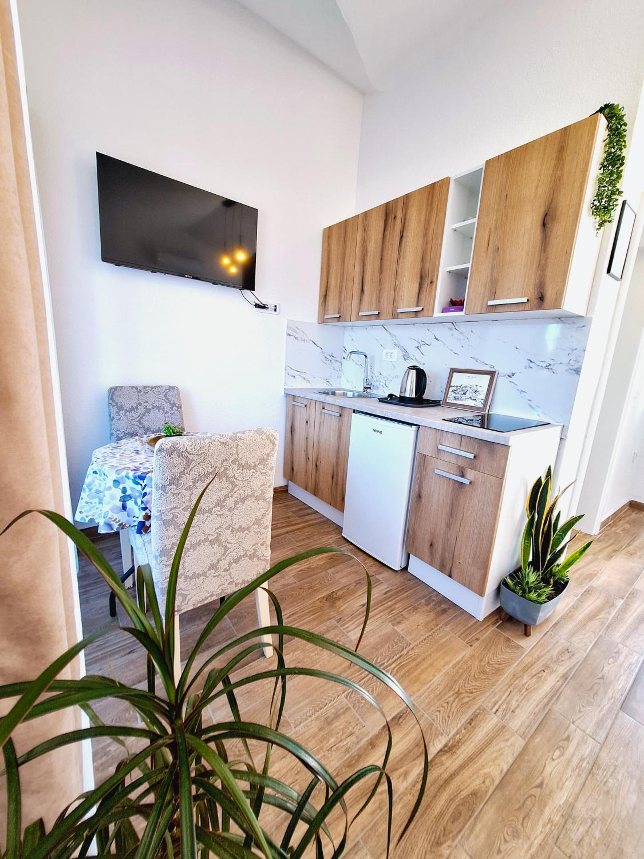Sunny Side Apartments