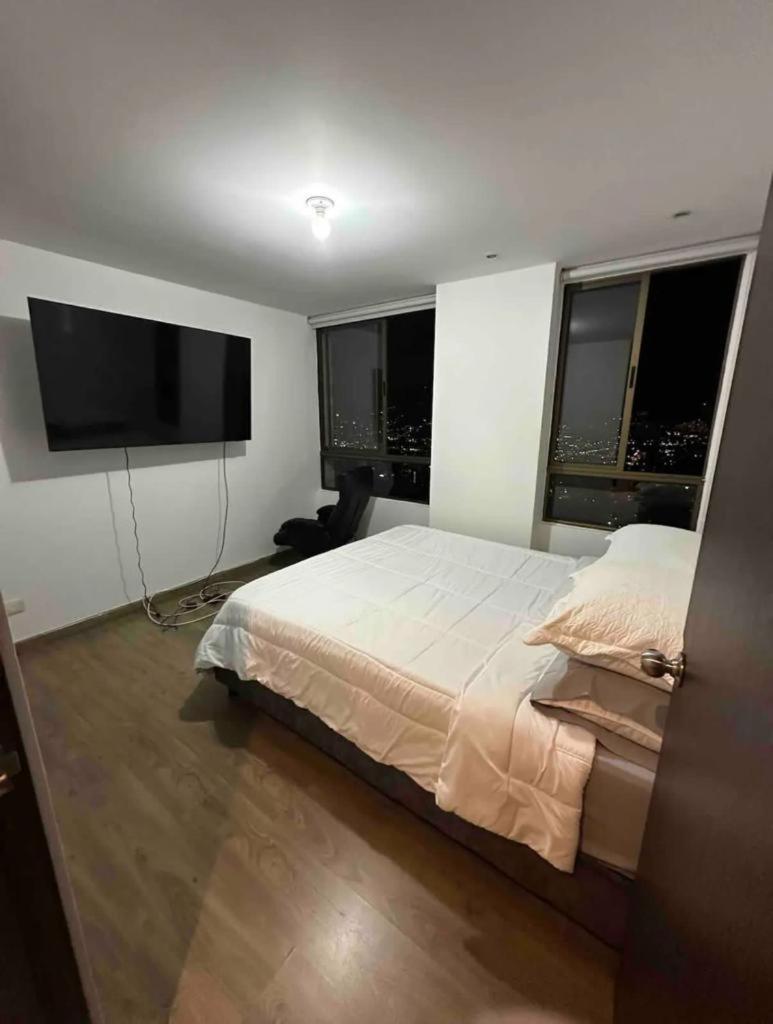 Lujoso apartamento en el poblado con vista a la ciudad.