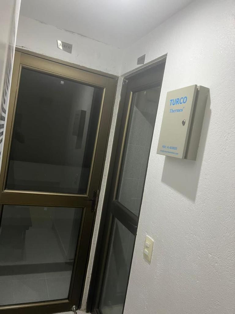 Lujoso apartamento en el poblado con vista a la ciudad.