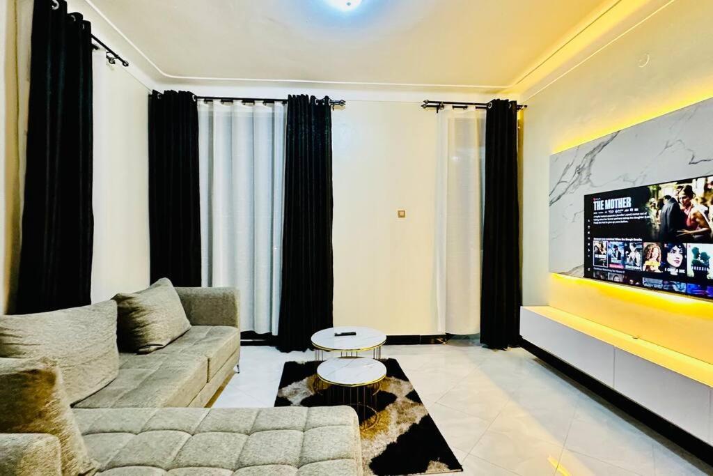 BlackOak Luxury Home B08 1BR Kiwatule view 2