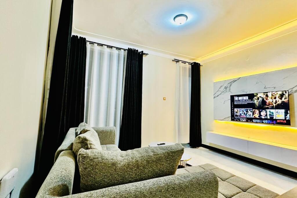 BlackOak Luxury Home B08 1BR Kiwatule view 4
