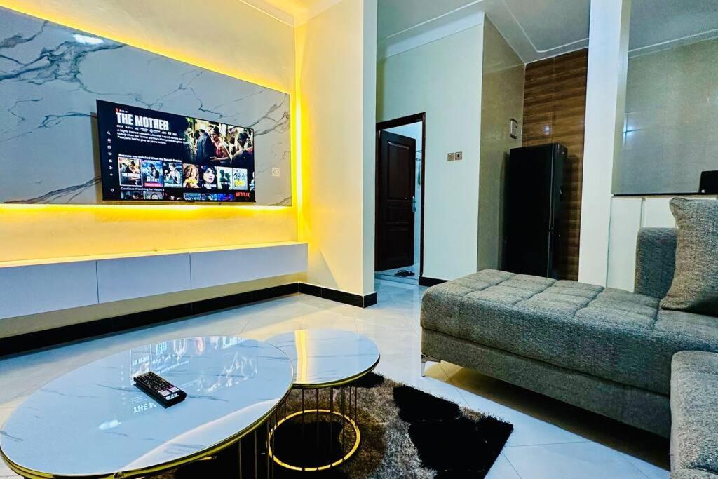 BlackOak Luxury Home B08 1BR Kiwatule view 5
