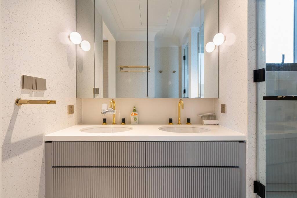 The Rixx Masterpiece Apartment@Vincom/Opera House