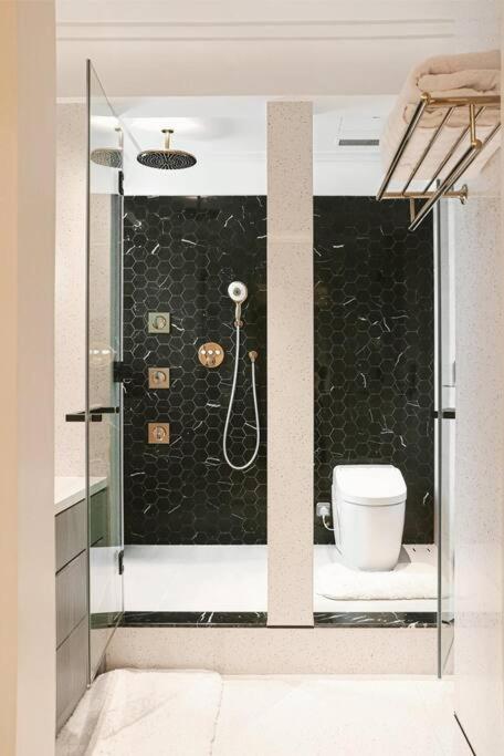 The Rixx Masterpiece Apartment@Vincom/Opera House
