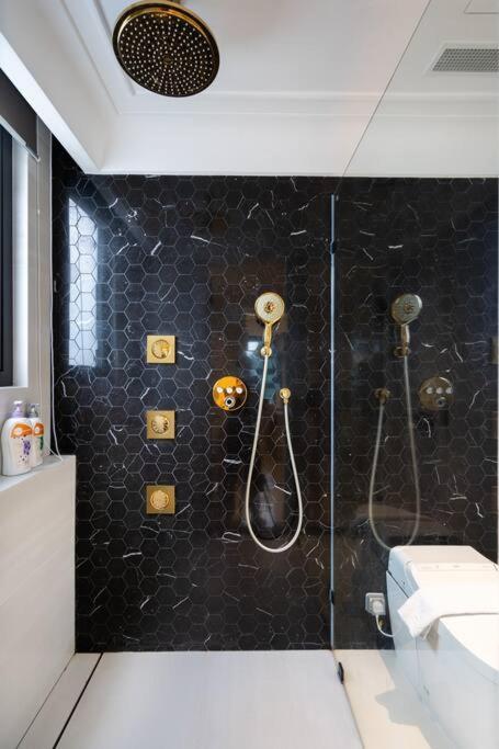 The Rixx Masterpiece Apartment@Vincom/Opera House