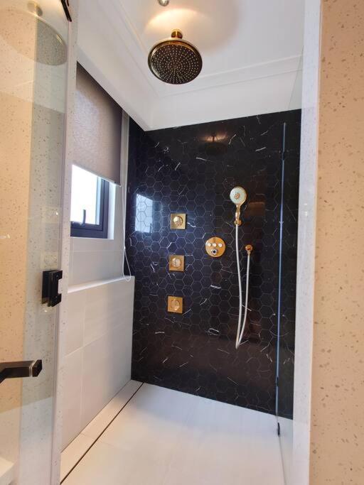 The Rixx Masterpiece Apartment@Vincom/Opera House