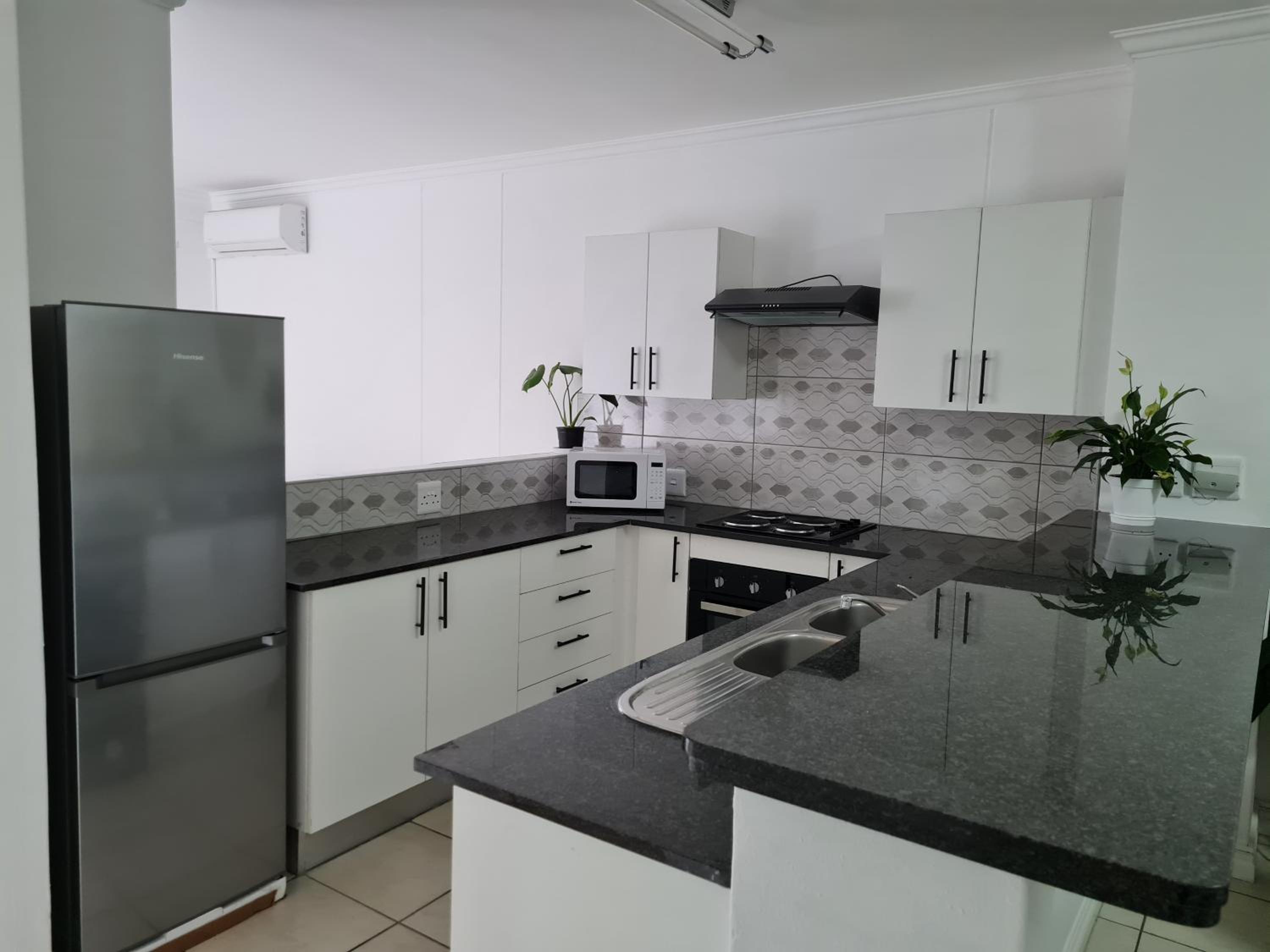 Beautiful 2 bed 2 bath apartment @ Westpoint in Sandton
