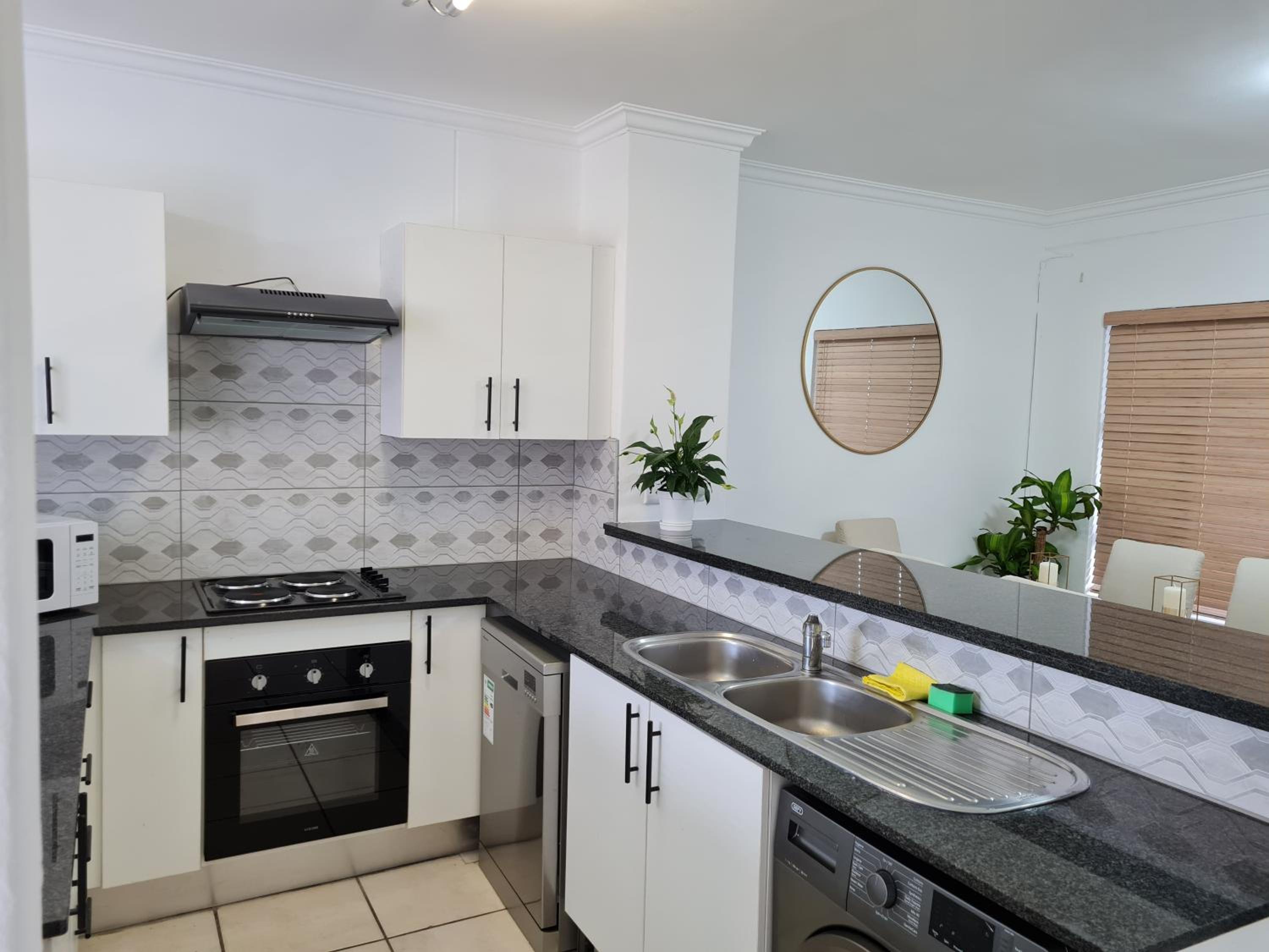 Beautiful 2 bed 2 bath apartment @ Westpoint in Sandton